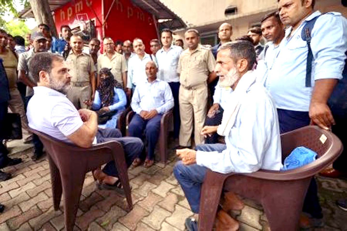 Rahul Gandhi demanded 'equal work and equal pay' for DTC employees